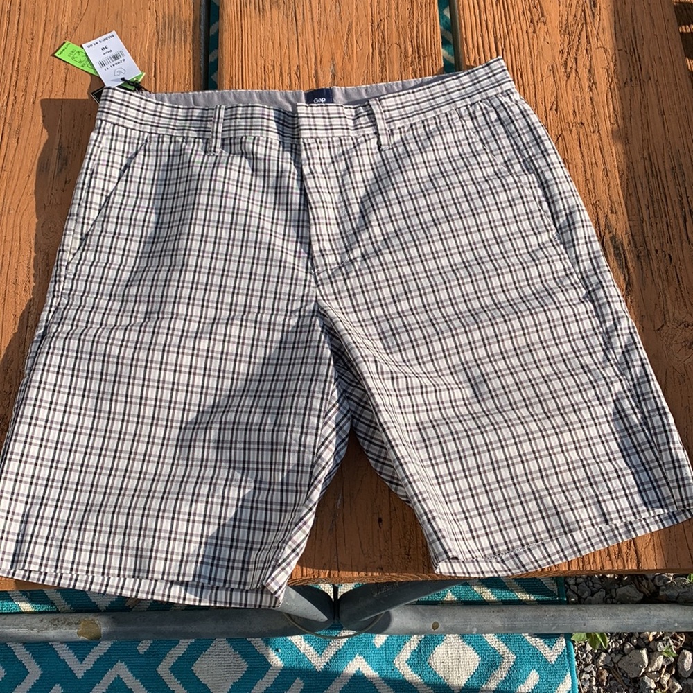 Gap size 31 grey plaid shorts